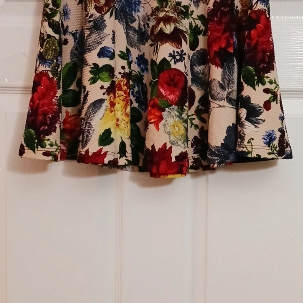 i JOAH Sugar + Lips Skirt Foral SZ.MEDIUM - Picture 4 of 9
